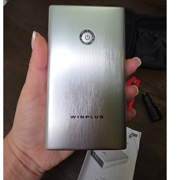 Winplus AC55929 Portable 8000mAh Car Jump Start & Power Bank with Case & Cables - Picture 2 of 13